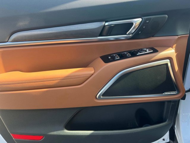 Vehicle image 25 of 41