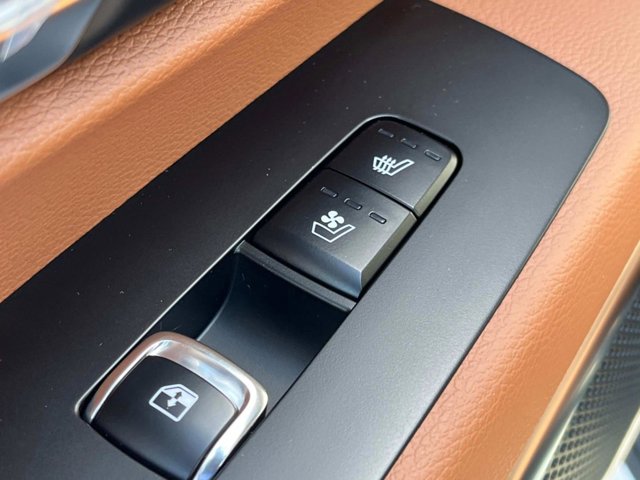 Vehicle image 22 of 41