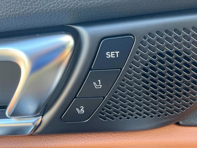 Vehicle image 27 of 41