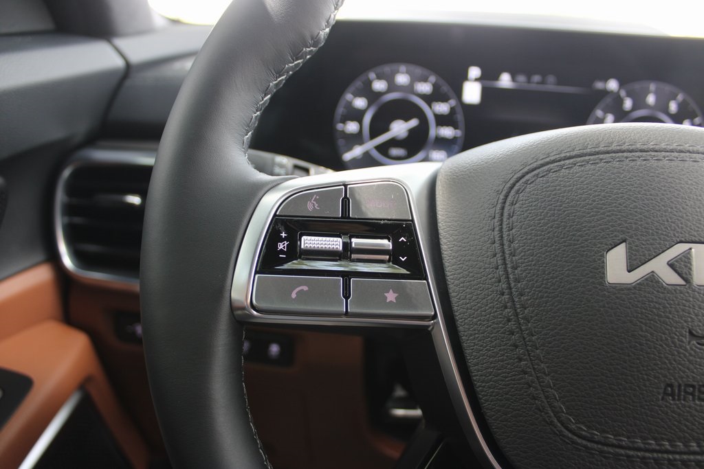 Vehicle image 17 of 42