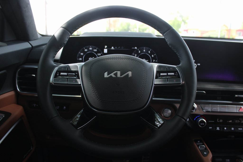 Vehicle image 16 of 42