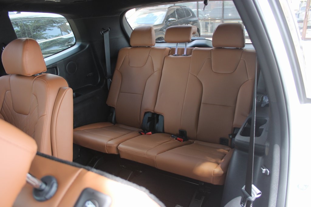 Vehicle image 36 of 42