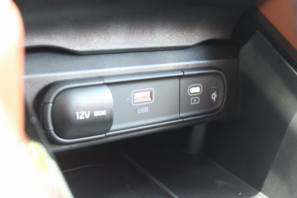 Vehicle image 26 of 42