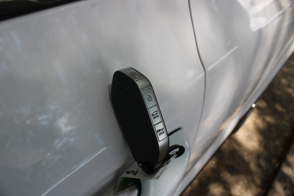 Vehicle image 39 of 42
