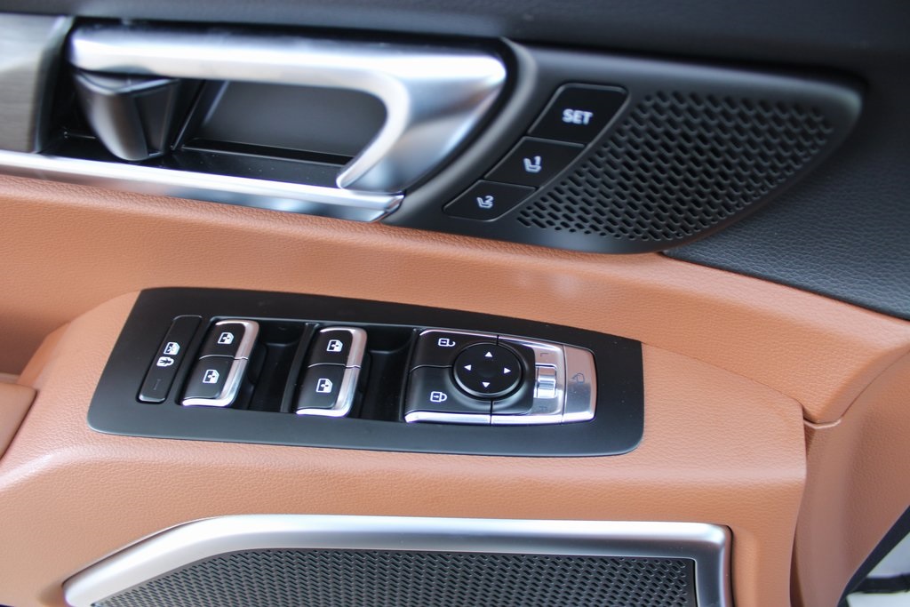 Vehicle image 11 of 42