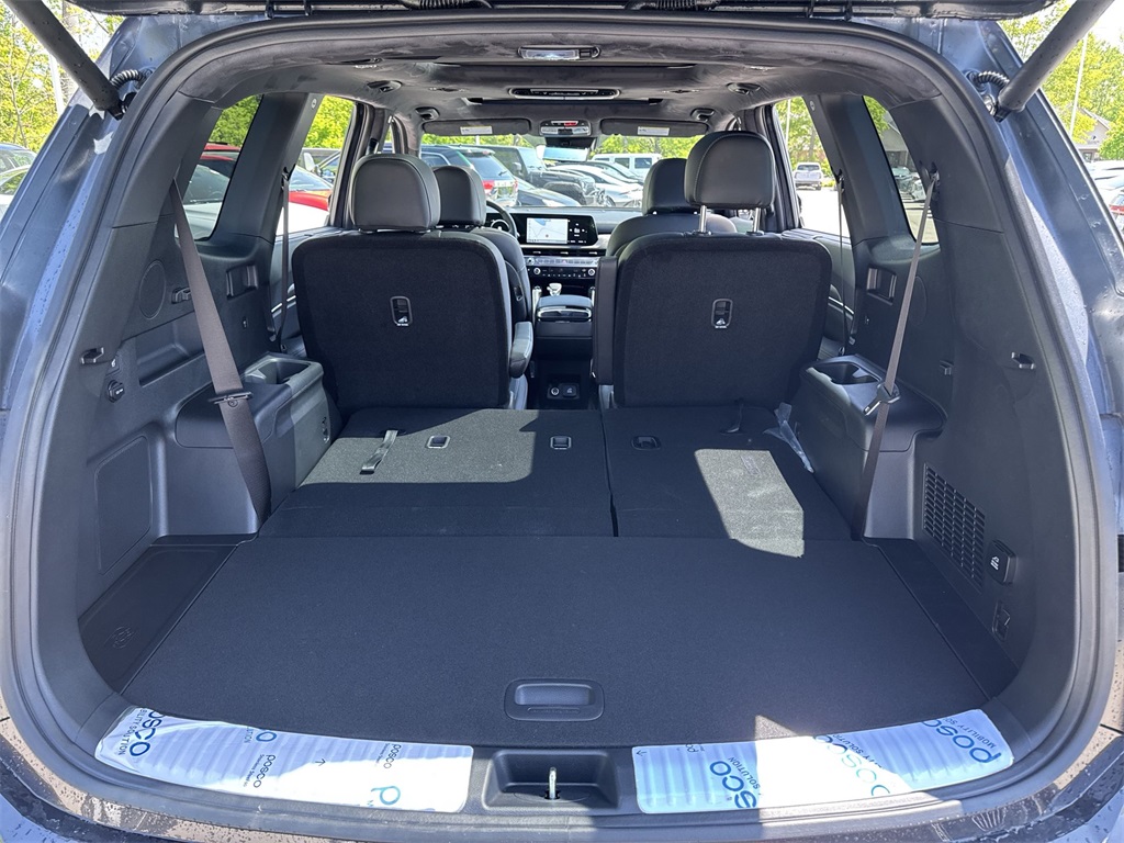 Vehicle image 27 of 32
