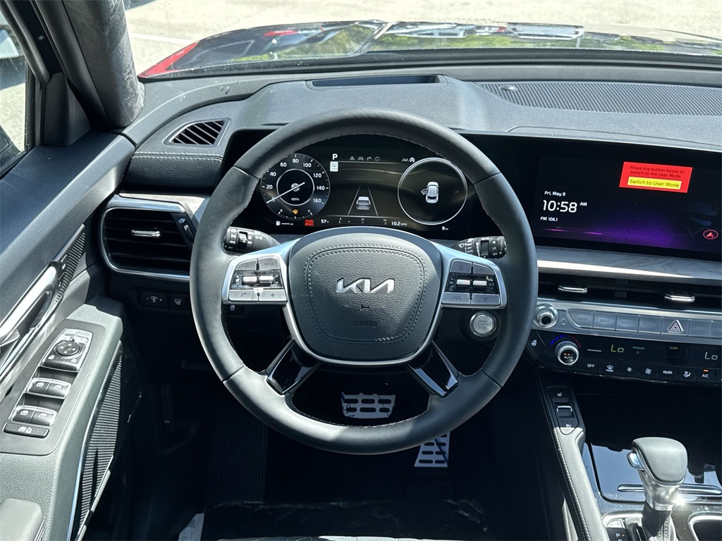 Vehicle image 10 of 32