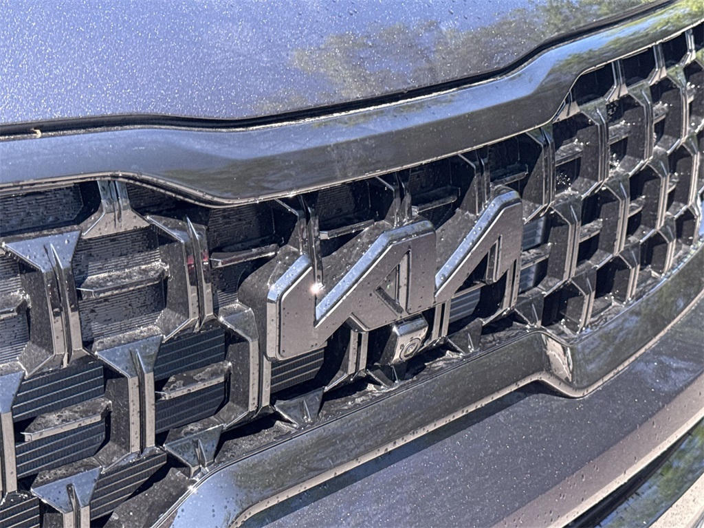 Vehicle image 8 of 32