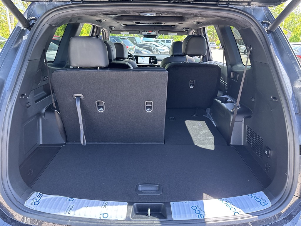 Vehicle image 28 of 32