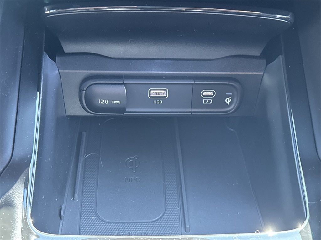 Vehicle image 22 of 32