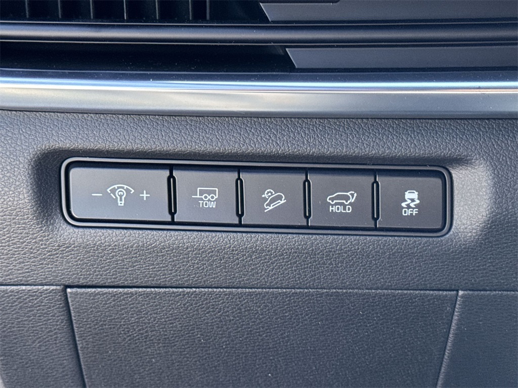 Vehicle image 14 of 32