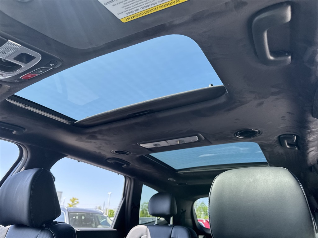 Vehicle image 26 of 32