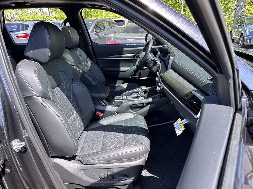 Vehicle image 31 of 32