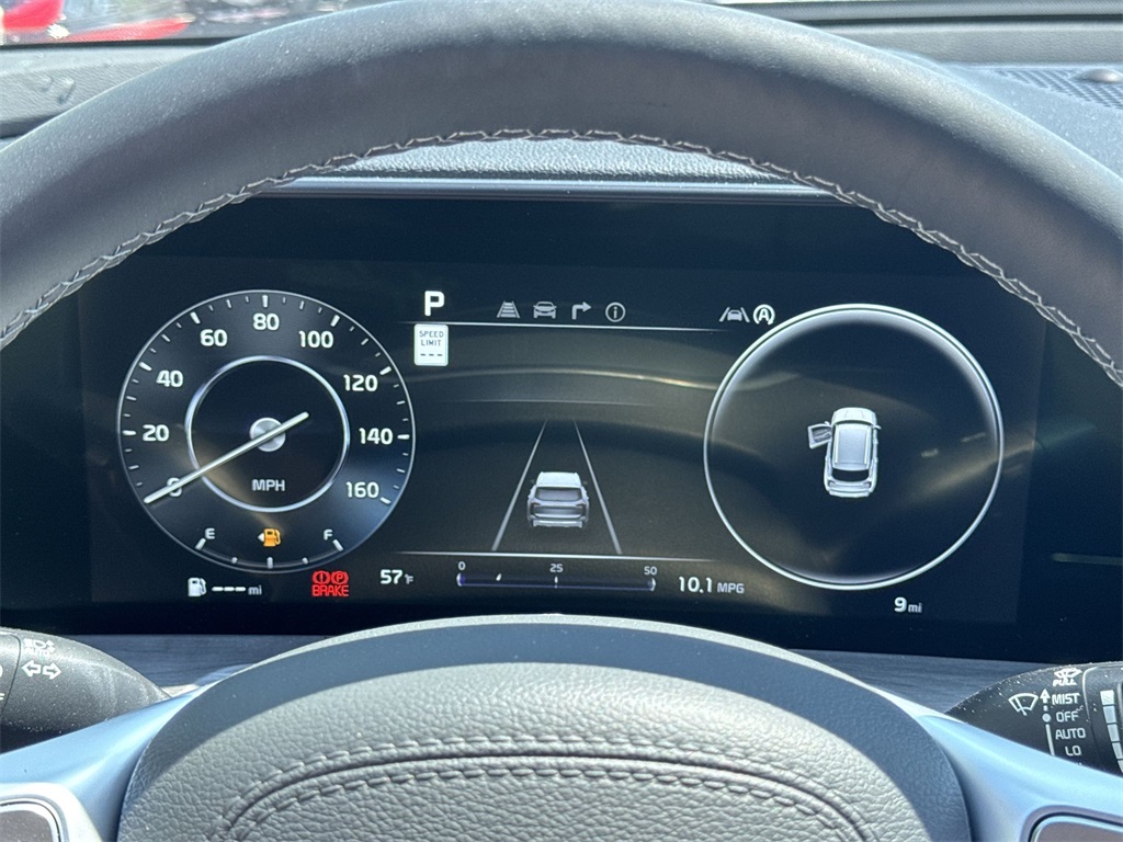 Vehicle image 17 of 32