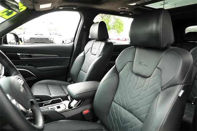 Vehicle image 14 of 32