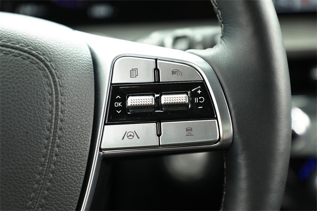 Vehicle image 16 of 32