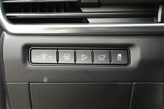 Vehicle image 23 of 32