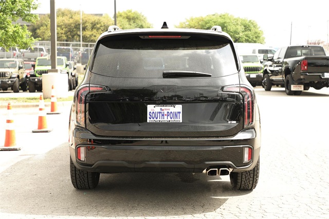 Vehicle image 4 of 32