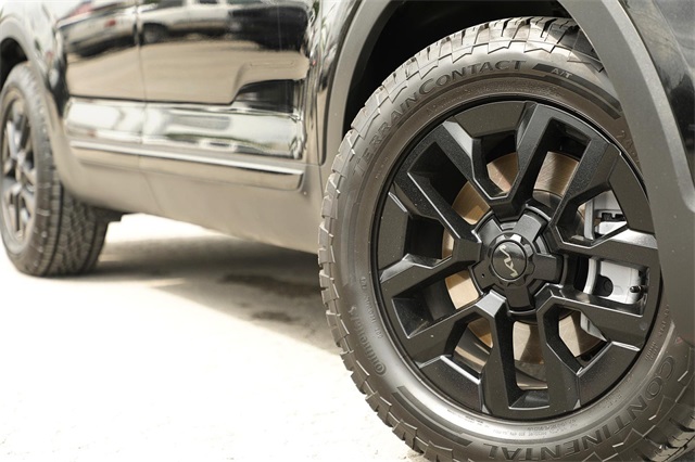 Vehicle image 8 of 32