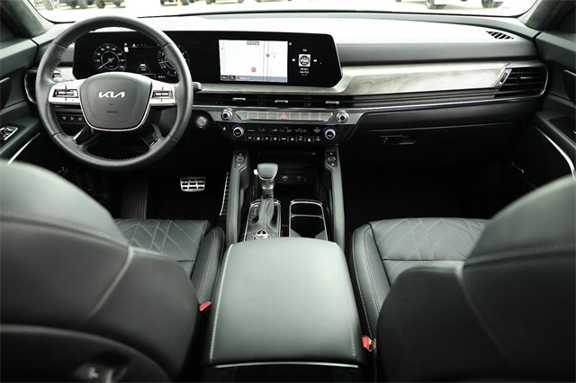 Vehicle image 27 of 32