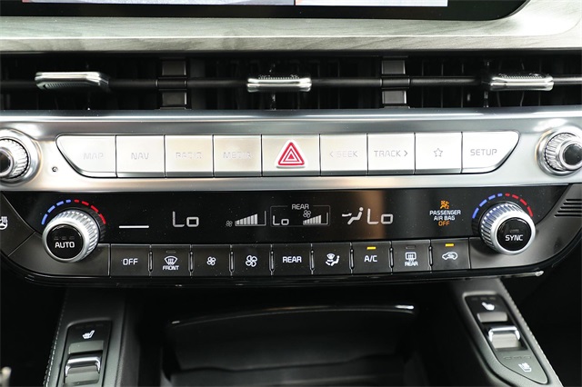Vehicle image 21 of 32