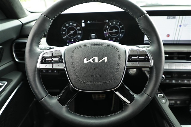 Vehicle image 15 of 32
