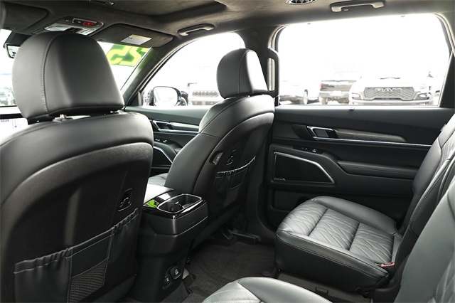 Vehicle image 29 of 32