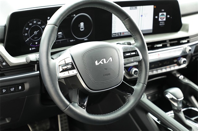 Vehicle image 11 of 32