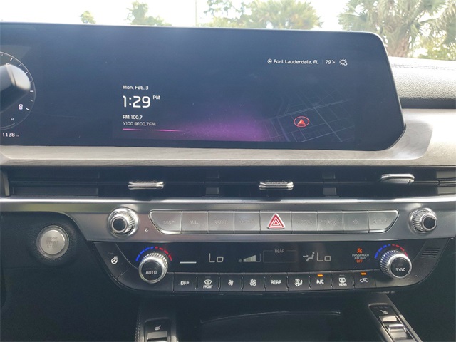Vehicle image 25 of 32