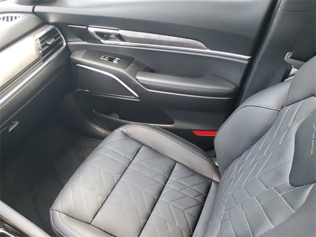 Vehicle image 13 of 32