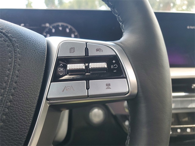 Vehicle image 21 of 32