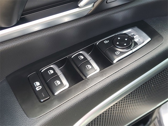 Vehicle image 29 of 32