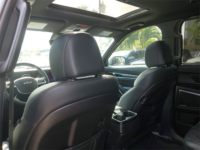 Vehicle image 15 of 32