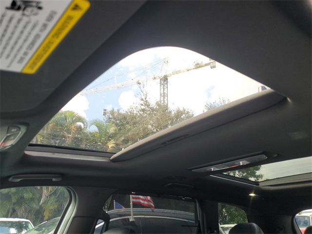Vehicle image 10 of 32