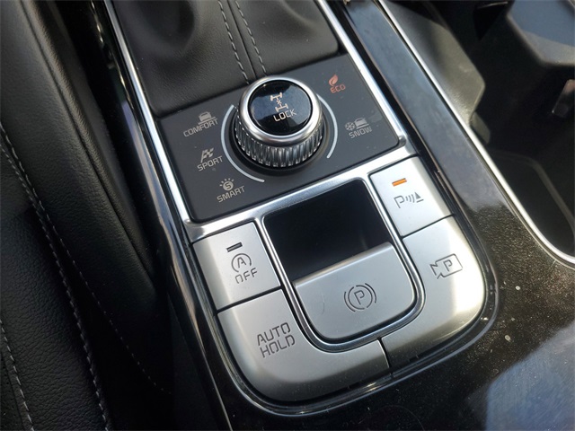 Vehicle image 27 of 32