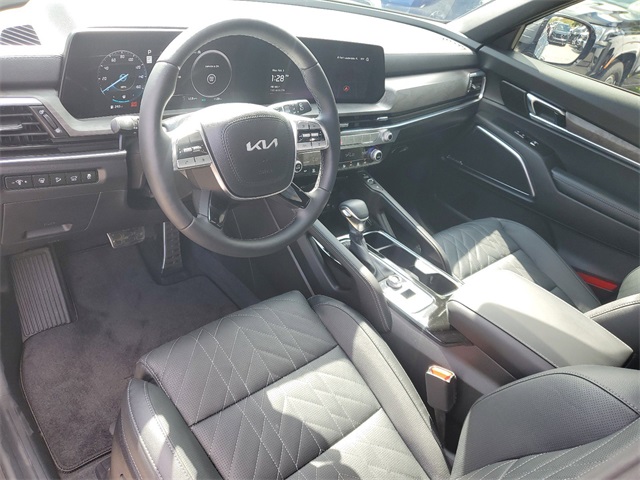 Vehicle image 8 of 32