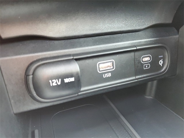 Vehicle image 28 of 32