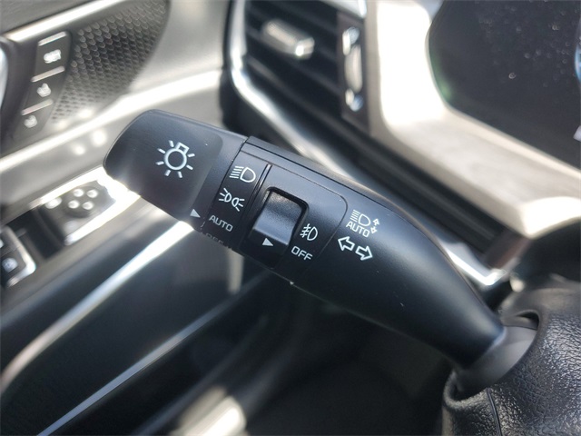 Vehicle image 22 of 32