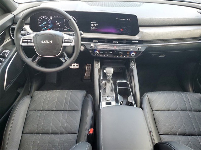 Vehicle image 17 of 32