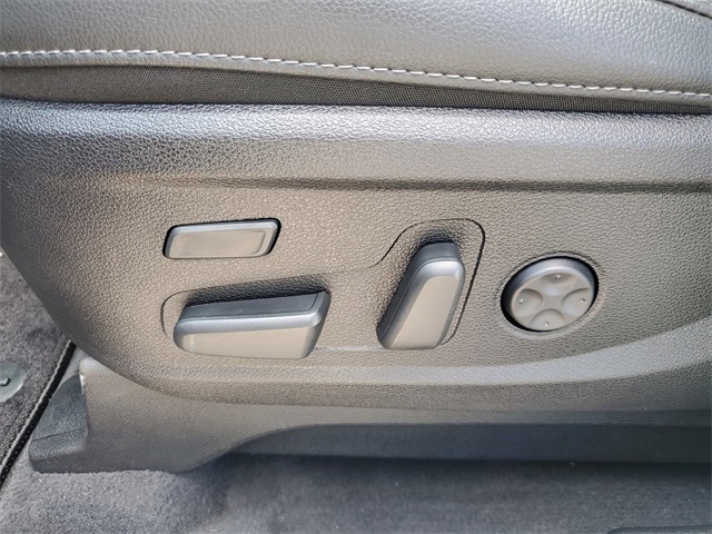 Vehicle image 12 of 32