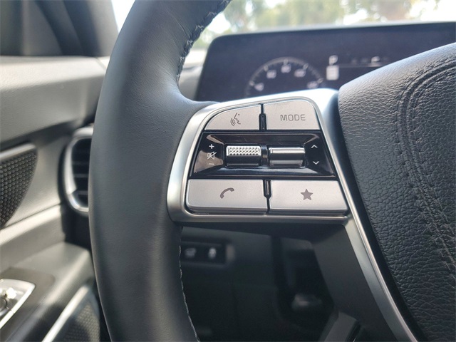 Vehicle image 20 of 32