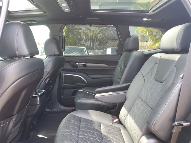 Vehicle image 14 of 32