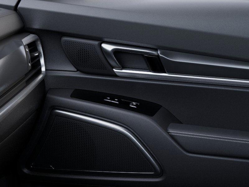 Vehicle image 23 of 27