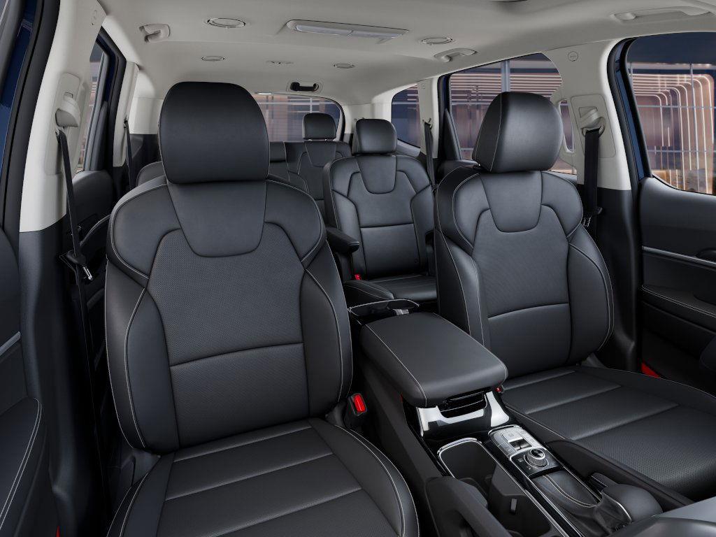 Vehicle image 13 of 27