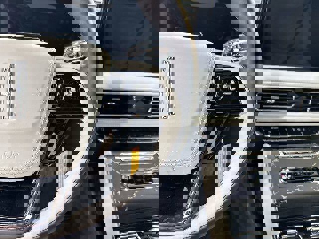 Vehicle image 18 of 33
