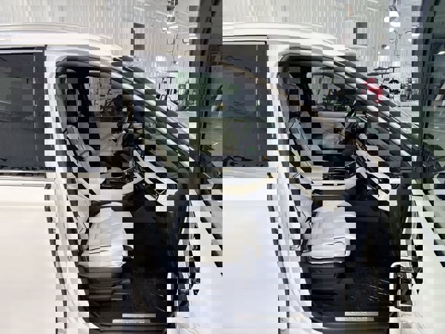 Vehicle image 31 of 33