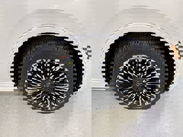 Vehicle image 32 of 33