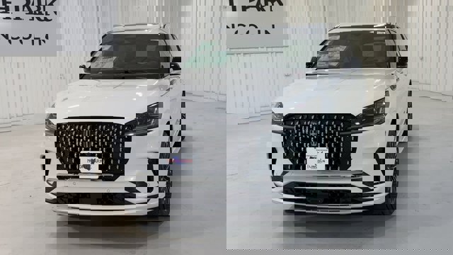 Vehicle image 4 of 33