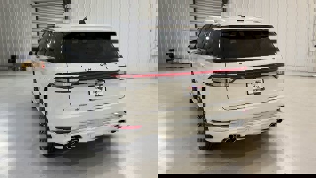 Vehicle image 9 of 33