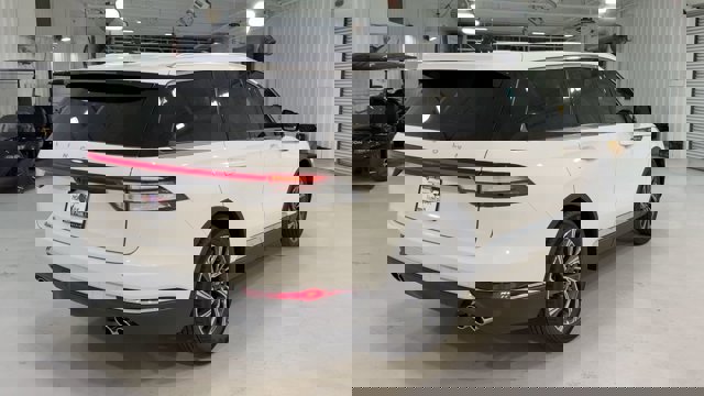 Vehicle image 8 of 33
